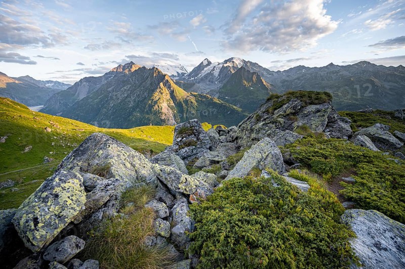 View from the Cabane du Louvie to the glaciated mountain peaks of the Grand Combine, in the evening light, Valais Alps, Val de Bagnes, Valais, Switzerland, Europe