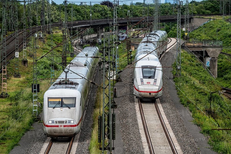 ICE 2, left, ICE 4 train on the line between Bochum and Dortmund, near Dortmund-Marten, multi-lane line for local and long-distance traffic, Dortmund, North Rhine-Westphalia, Germany, Europe