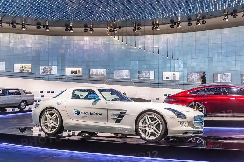 Mercedes-Benz Auto 2000 from 1981: The Mercedes-Benz Museum in Stuttgart presents a journey through the automotive history of the global corporation. Myth 6: The road to emission-free mobility, 1982 to the present day. The history of the Mercedes star begins with the first automobile in 1886. 160 vehicles are on display. Stuttgart, Baden-Württemberg, Germany, Europe