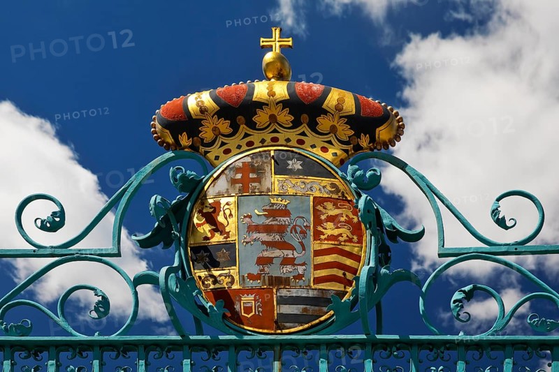 Entrance gate to Bad Homburg vor der Höhe Castle, Hesse, Germany, Europe