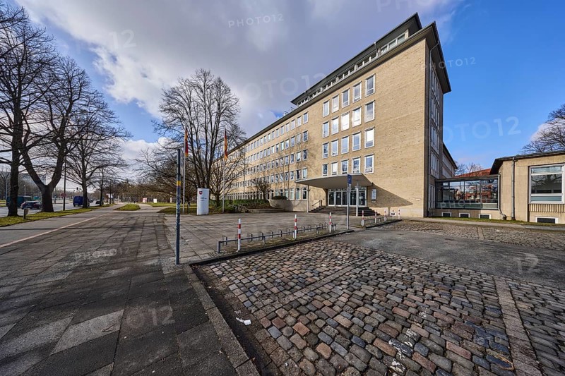 Tax office Hannover-Mitte, office building, pavement, paving slabs, bare wintry trees, blue sky, cumulus clouds, street Lavesallee, Hannover, state capital, region Hannover, Lower Saxony, Germany, Europe