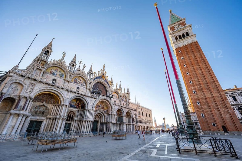 St Mark's Square in the morning light, St Mark's Basilica and Campanile, Venice, Veneto, Italy, Europe