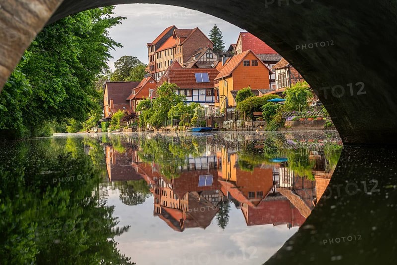 View through the Werra bridge to the old fishermen's settlement along the Werra, Bad Sooden, Allendorf, Allendorf district, Fischerstad street under monument protection, half-timbered houses, water reflection, trees, Werra-Meissner district, Hesse, Germany, Europe