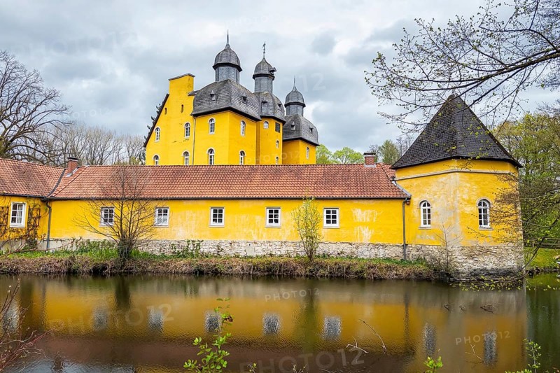 Schloss Holte, Schloss Holte-Stukenbrock, North Rhine-Westphalia, Germany, Baroque yellow castle, hunting lodge with towers and moat under a grey sky, Europe