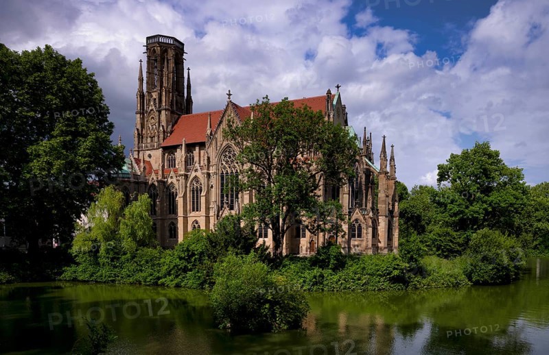 Johanneskirche, Feuersee, water is green from blue-green algae, Stuttgart-West, Stuttgart, Baden-Württemberg, Germany, Europe