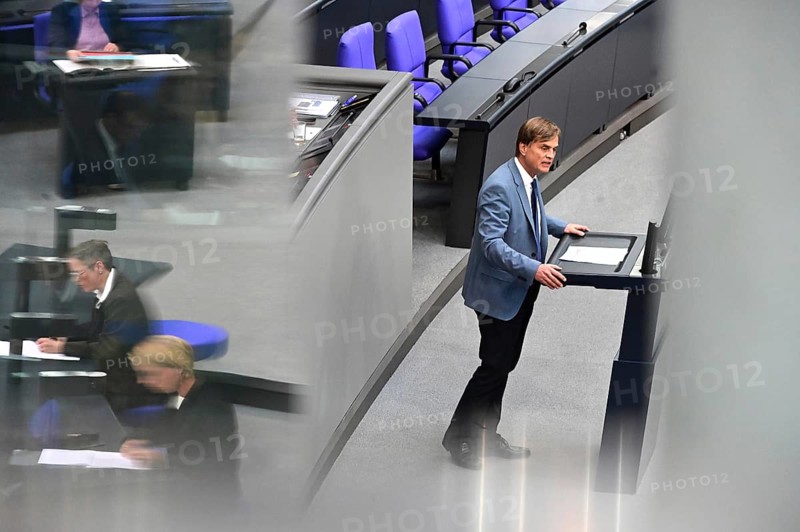 Dr Bernd Baumann (AfD) spoke at the tenth sitting of the Bundestag on the agenda item Interpretation of the Rules of Procedure. This concerns the distribution of nomination rights for the chairs of committees