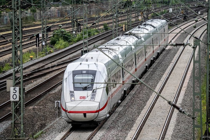 ICE 4 train on the line between Bochum and Dortmund, near Dortmund-Marten, multi-lane line for local and long-distance traffic, Dortmund, North Rhine-Westphalia, Germany, Europe