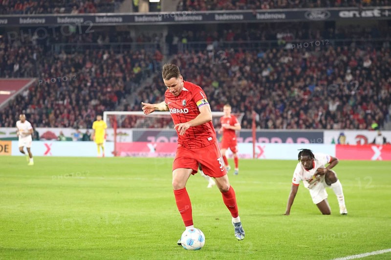 Good match on the wing: Christian Günter (SC Freiburg) in the 1st FBL match: 24-25: 25th Sptg. SC Freiburg - RB Leipzig DFL REGULATES PROHIBIT ANY USE OF PHOTOGRAPHS AS IMAGE SEQUENCES AND/OR QUASI-VIDEOthen Photo: Joachim Hahne/johapress, Freiburg, Germany / Germany