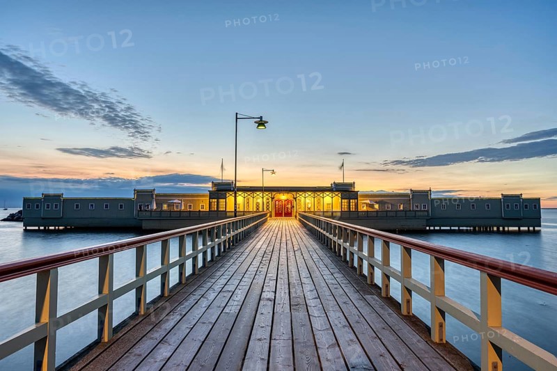 The pier and Ribersborg Kallbadhus in Malmö after sunset
