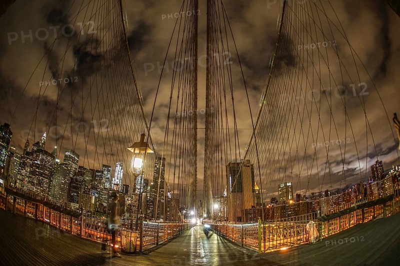 Night of the Brooklyn Bridge. Shooting Location: New York, Manhattan