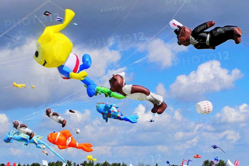 Colourful kite festival in Schillig, Wangerland, Schillig, flying kites, Lower Saxony, Federal Republic of Germany