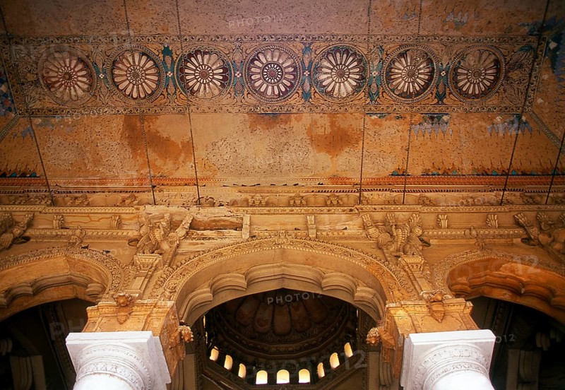 The Thirumalai Nayak Palace was built by King Thirumalai Nayak in 1636 CE and is a classic fusion of Dravidian and Islamic styles