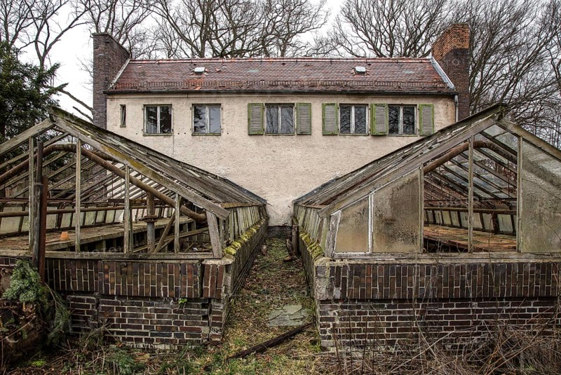 Harzgerode, former children's lung sanatorium 1929-1931 by Godehard Schwethelm, closed in 1998, nursery with attached greenhouses