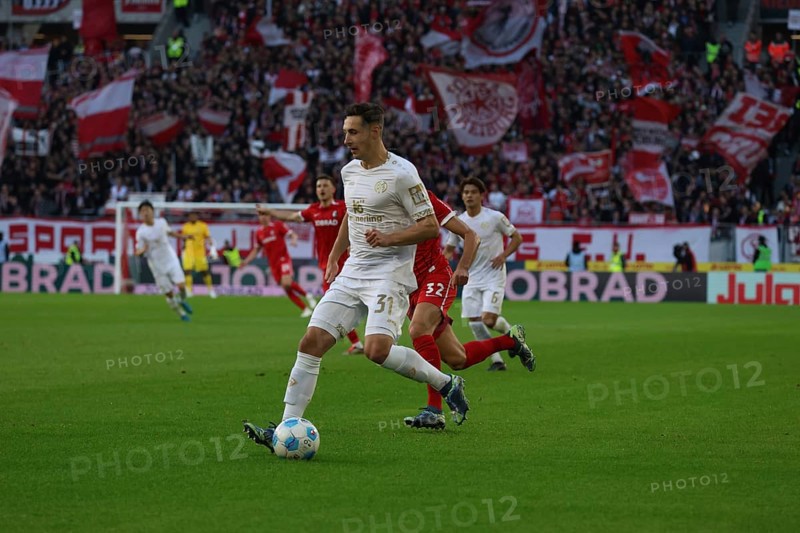 Dominik Kohr (FSV Mainz 05) during the 1st FBL: 24-25: 1st FBL: 24-25: 9th Sptg. SC Freiburg - FSV Mainz 05 DFL REGULATIONS PROHIBIT ANY USE OF PHOTOGRAPHS AS IMAGE SEQUENCES AND/OR QUASI-VIDEONan Photo: Joachim Hahne/johapress, Freiburg, Germany / Germany