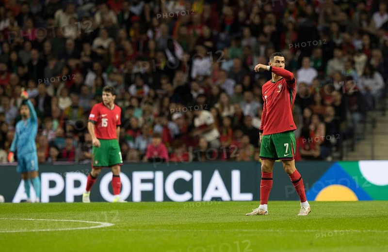 Football match, Cristiano RONALDO CR7 Portugal right with right arm up left and looking right, Estadio do Dragao, Porto, Portugal, Europe