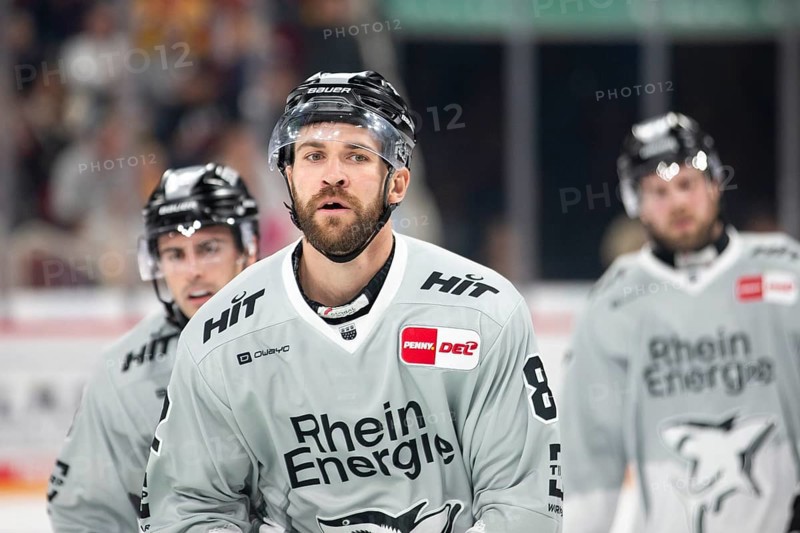 PSD Bank Dome, Düsseldorf, North Rhine-Westphalia, Alexandre Grenier (Koelner Haie, #82), PENNY DEL, Düsseldorfer EG-Kölner Haie on 18.10.2024 at the PSD Bank Dome in Düsseldorf Germany