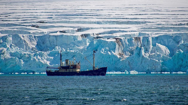 Expedition Boat, Deep Blue Glacier, 14 of July Glacier, Krossfjord, Arctic, Spitsbergen, Svalbard, Norway, Europe