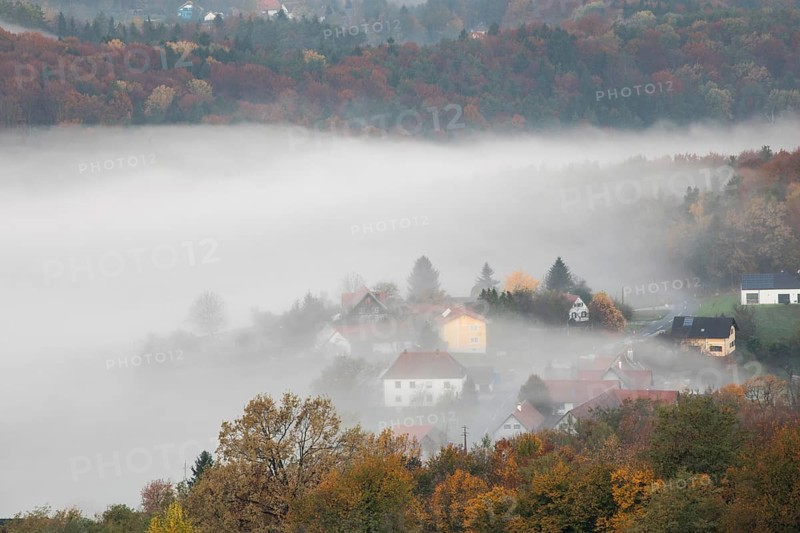 Autumn atmosphere in the early morning, fog drifts through the hilly landscape, St. Andrä-Höch, Sausal wine country, Styria, Austria, Europe
