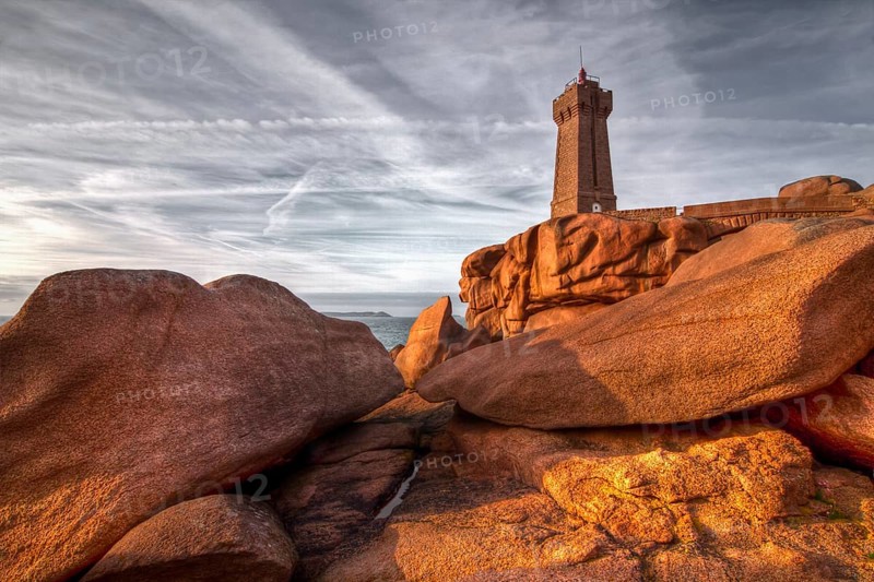 Men Ruz lighthouse, Côte de Granit Rose, France, Europe
