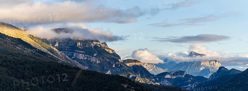 Castillo Mayor (2020 m) and foothills of the Sestrales, Ordesa i Monte Perdido National Park, Province of Huesca, Aragon