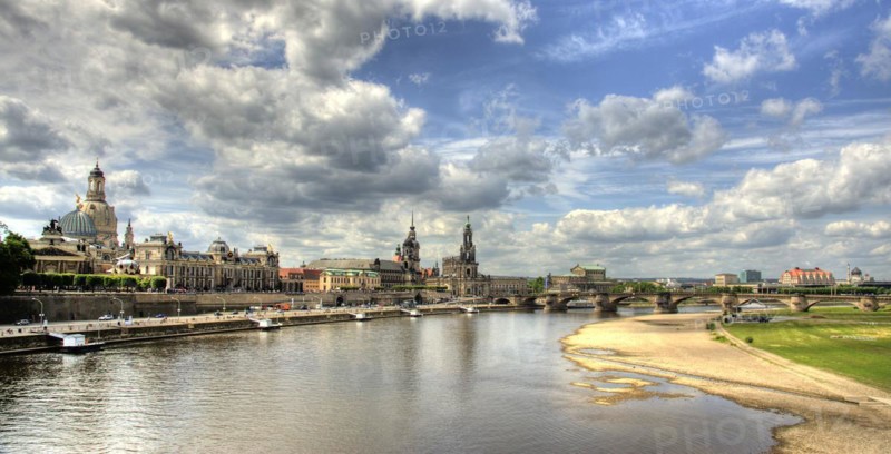 Blick auf die historische Altstadt von Dresden. Overlooking the historic Old Town of Dresden