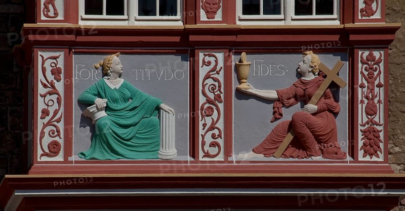 Wolfgangbau, 1538-39 by Andreas Günther, western oriel on the courtyard side with sculptural decoration by Peter von Echternach, partial view with reliefs of the virtues FORTITUDO and FIDES