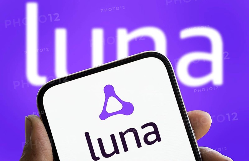 Amazon luna logo is displayed on smartphone. Amazon Luna is a cloud gaming platform.
