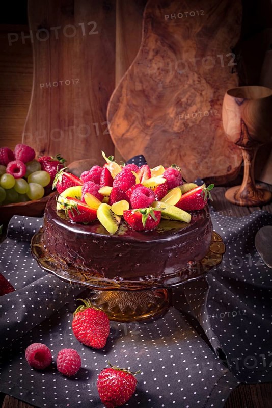 Chocolate cheesecake with fruit