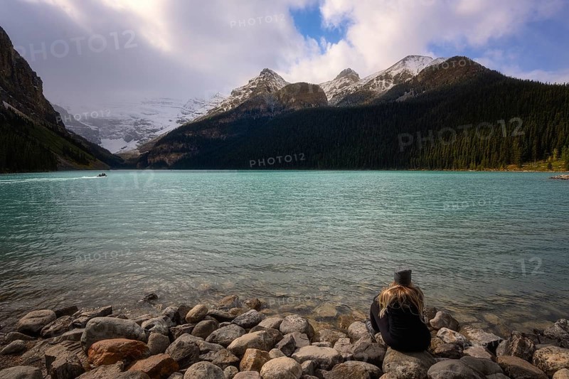 Lake Louise, Banff, Alberta Kanada travel destination with turquoise water