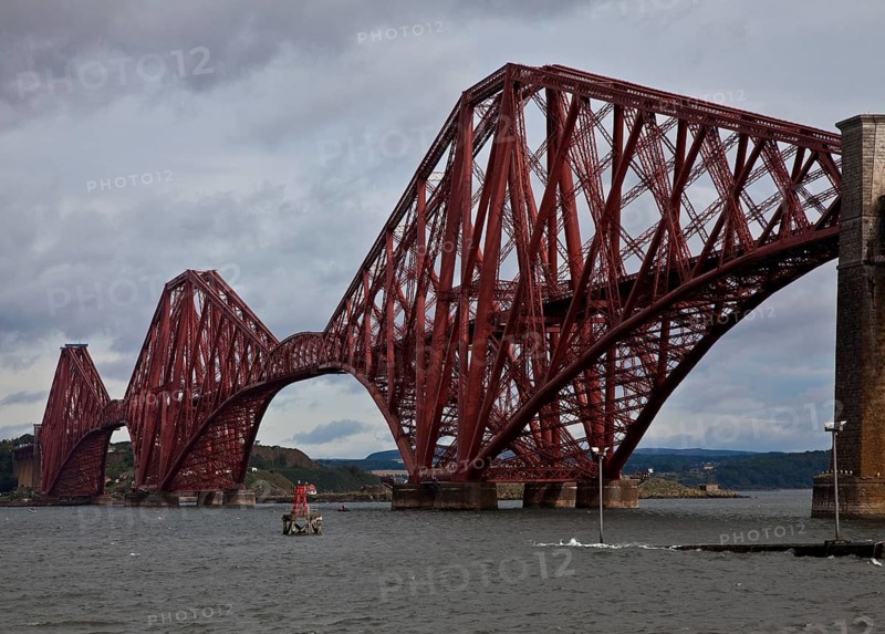 Railway bridge (cantilever bridge based on the Tanner girder principle), completed in 1890, engineers Sir John Fowler and Benjamin Baker