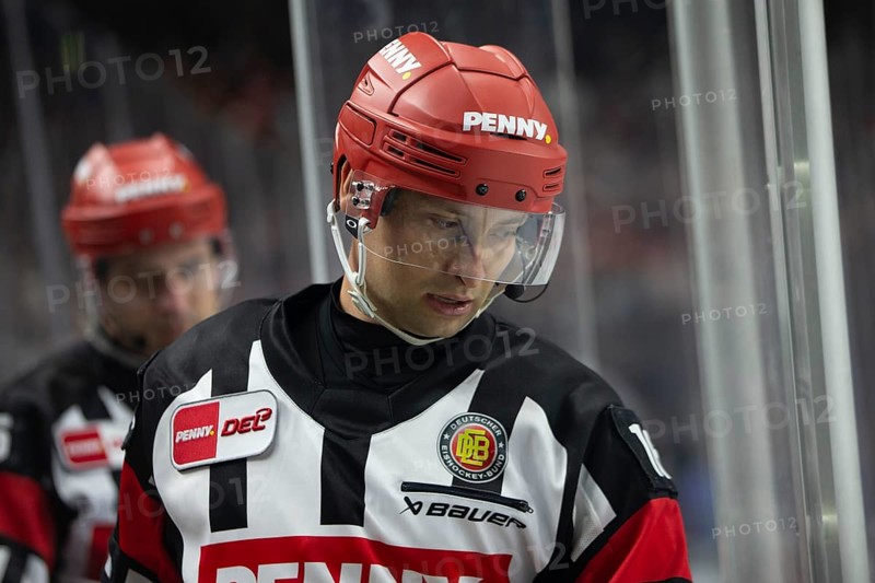 LanxessArena, Cologne, North Rhine-Westphalia, Sean MacFarlane (Referee, #16), PENNY DEL, Kölner Haie- Nürnberger Ice Tigers on 27/09/2024 at the LanxessArena in Cologne Germany .Photo