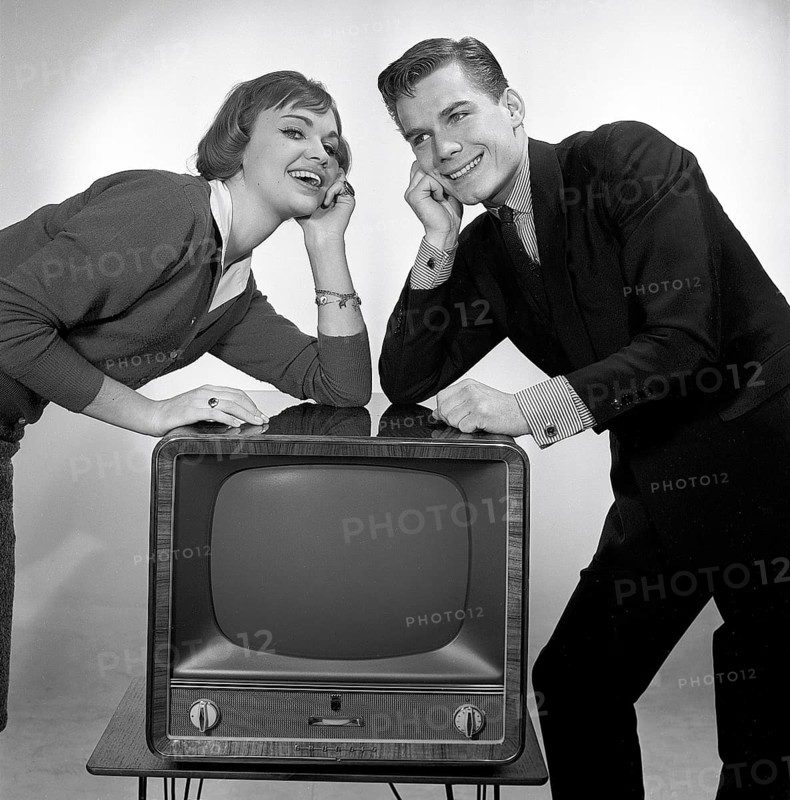 Television in the 1950s. A young couple is pictured beside a typical 50s television set. Photo Kristoffersson ref CC93-3. Sweden 1958