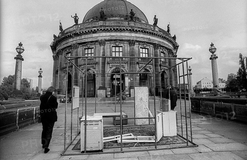 Germany, Berlin, 19 October 1991, art action by Tacheles, on the Monbijou Bridge, in front of the Bodemuseum, living room, Europe
