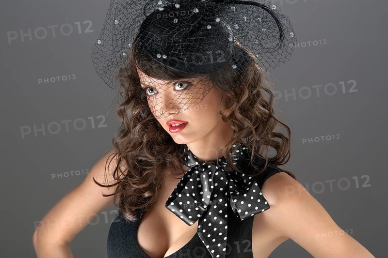 A photo of the confused beauty with the woven hat
