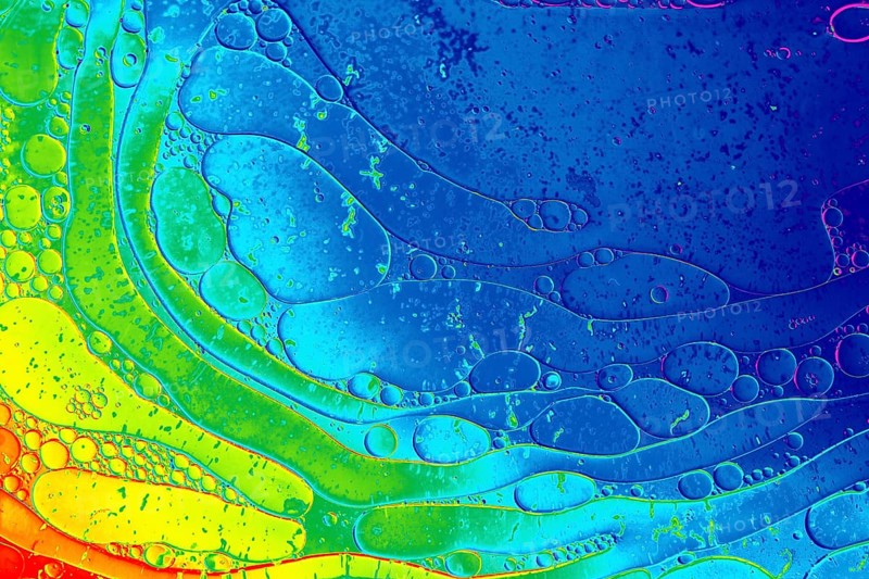 Oil bubbles inside water base form patterns
