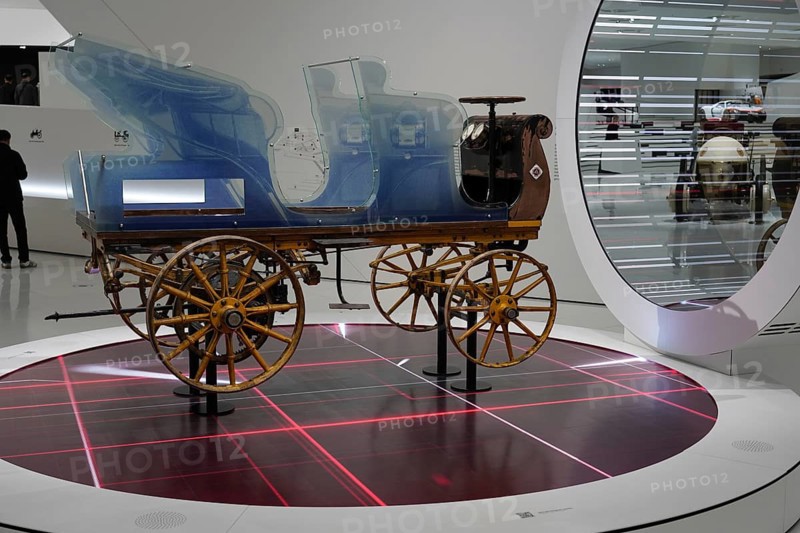 Egger, Lohner C2 Phaeton, Antique blue vehicle with wooden elements on a futuristic exhibition platform, New Porsche Museum 2009, Stuttgart, Baden-Württemberg, Germany, Europe