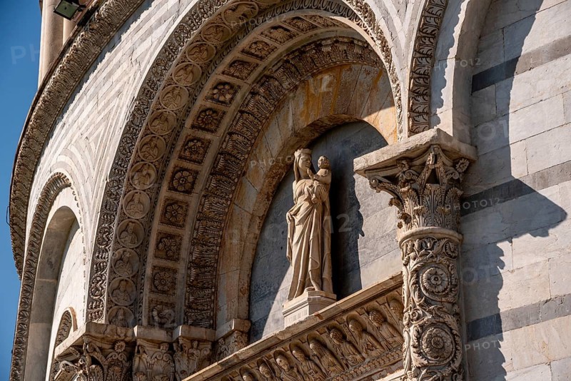 Madonna with child at the baptistery of the Pisa cathedral, Italy, Europe