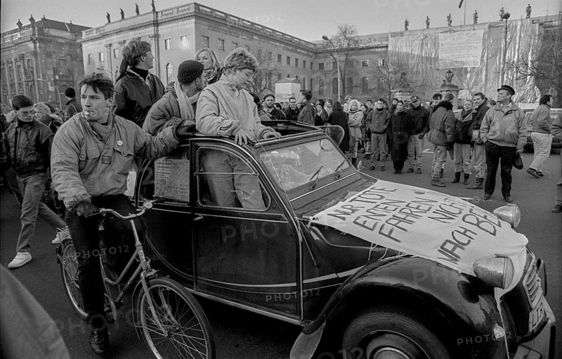 Germany, Berlin, 16 January 1991, demonstration against the Gulf War, in front of Humboldt University on Bebelplatz, Europe