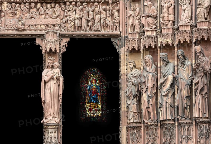 Strasbourg Cathedral, Cathédrale Notre-Dame de Strasbourg, centre west portal, wall figures: Prophets (original figures), Mother of God with Child (modern) and view through the open portal to the modern apse window