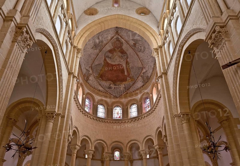 Paray-le Monial Burgundy Basilica Sacre-Coeur 70923 Begun around 1100 Colour version 2005 according to the findings of the 15th century Oblique view into the choir apse with fresco around 1400, St., Saint, Saint