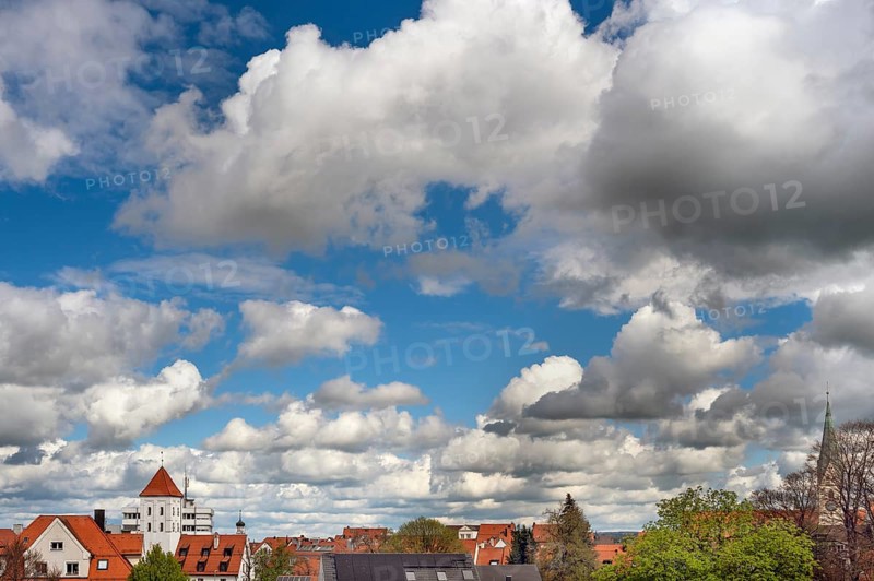 Cumulus, cumulus, cluster clouds or cumulus clouds, over the Waisentor in Kempten, Allgäu, Swabia, Bavaria, Germany, Europe