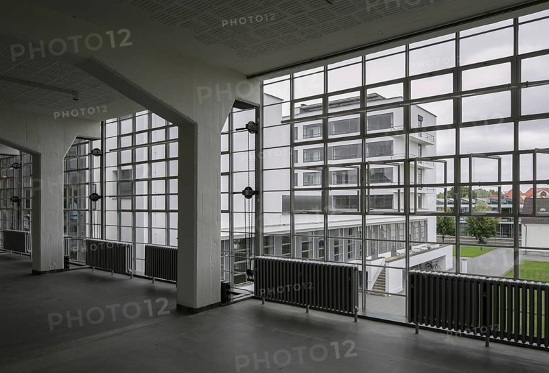 Dessau, Bauhaus, Walter Gropius 1925-26, view from the workshop wing to the Prellerhaus