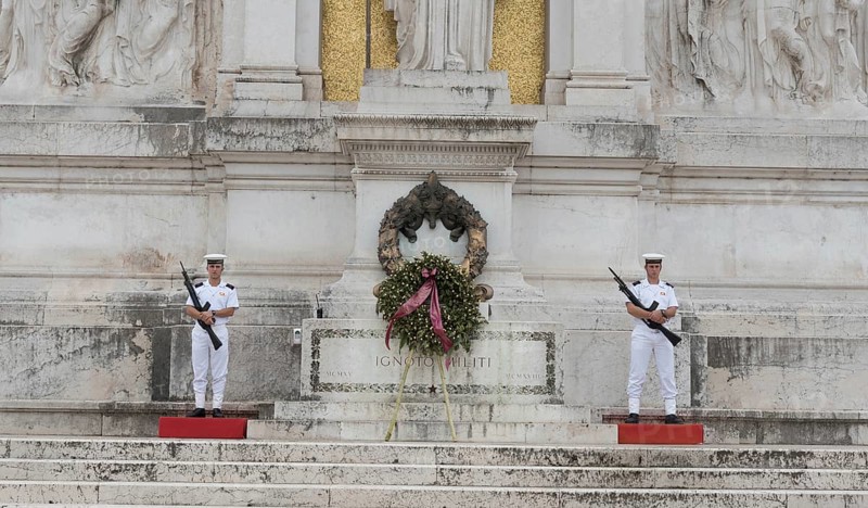 Rome, Italy, October 01 2017: Soldiers at Victor Emmanuel II historic monument, Monumento Nazionale a Vittorio Emanuele II, on Venetian Square. Tomb of the Unknown Soldier, Europe