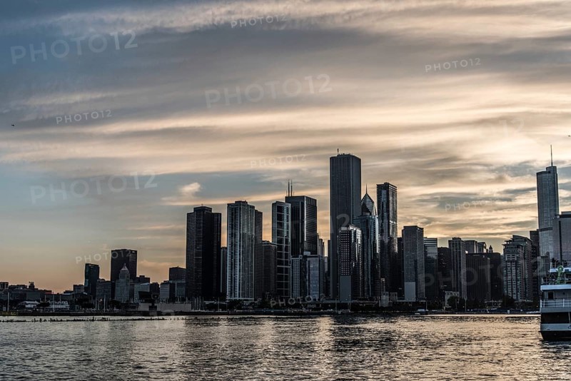 Sunset over the skyline of Chicago, from Navy Pier, USA, North America