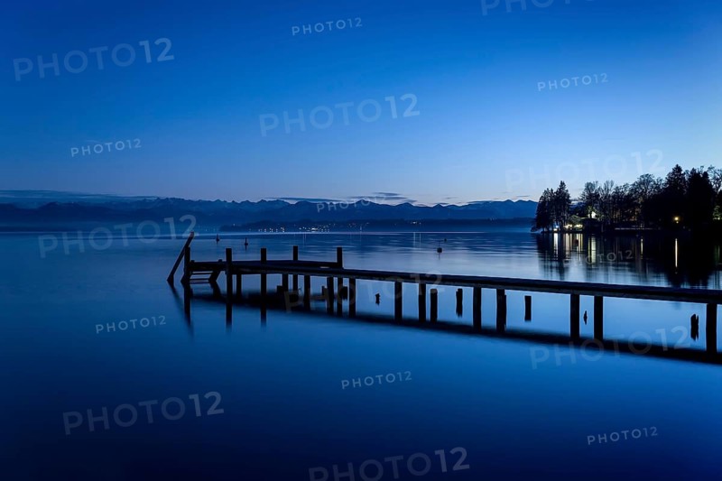 An image of the Starnberg Lake by nigth