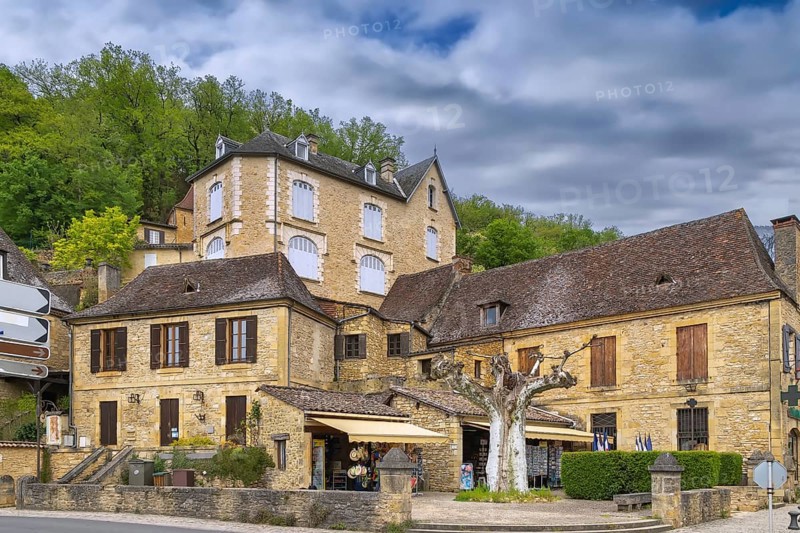 Street with historical houses in Beynac-et-Cazenac, Dordogne department, France, Europe