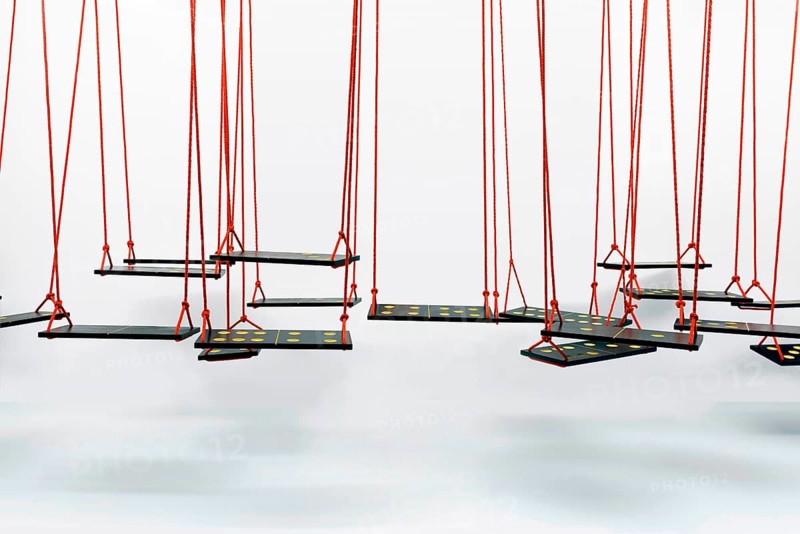 Domino swings