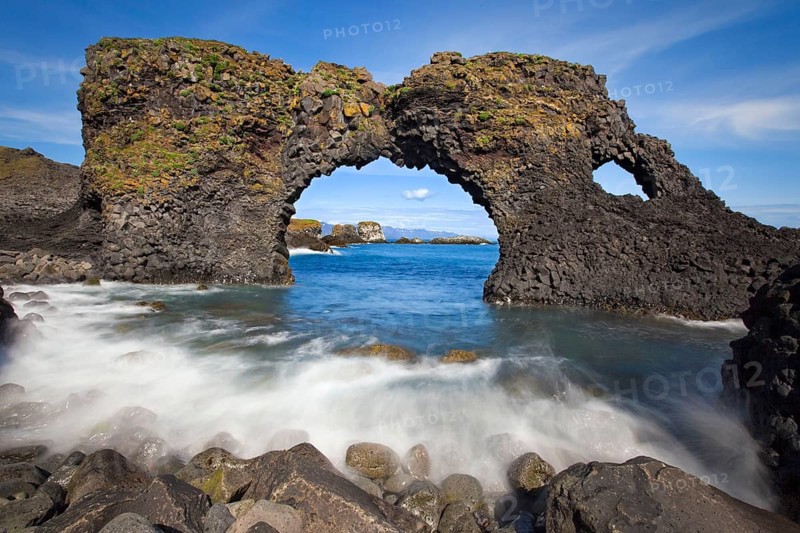 Stone arch Gatklettur, near Arnarstapi, Snäfellsnes peninsula, Snäfellsnes, Snäfell bear, rock arch, Iceland, Europe