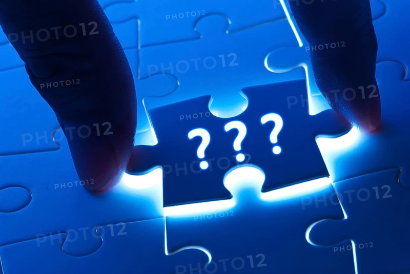 Success concept, Success word on puzzle piece with back light