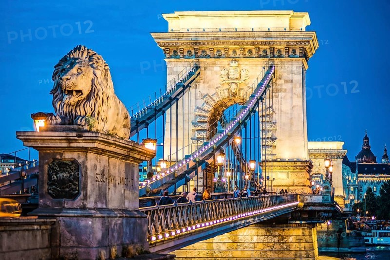 Szechenyi Chain Bridge night view (Budapest, Hungary). Shooting Location: Hungary, Budapest